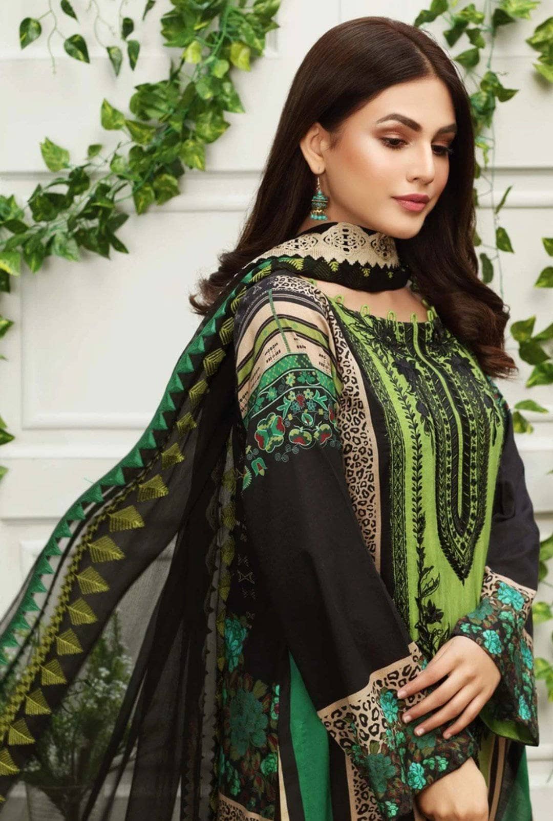 img_charizma_aniiq_lawn_2021_awwal_boutique