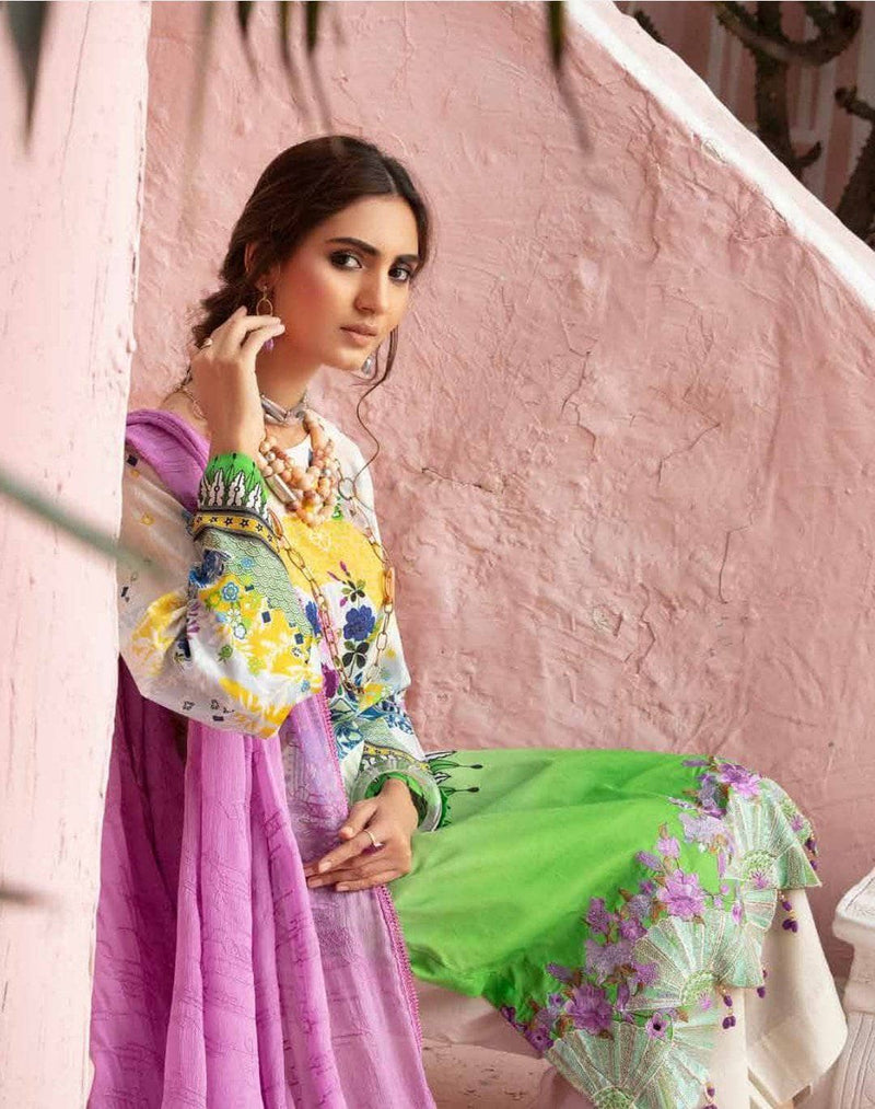 img_hoor_lawn_by_riaz_arts_awwal_boutiqur
