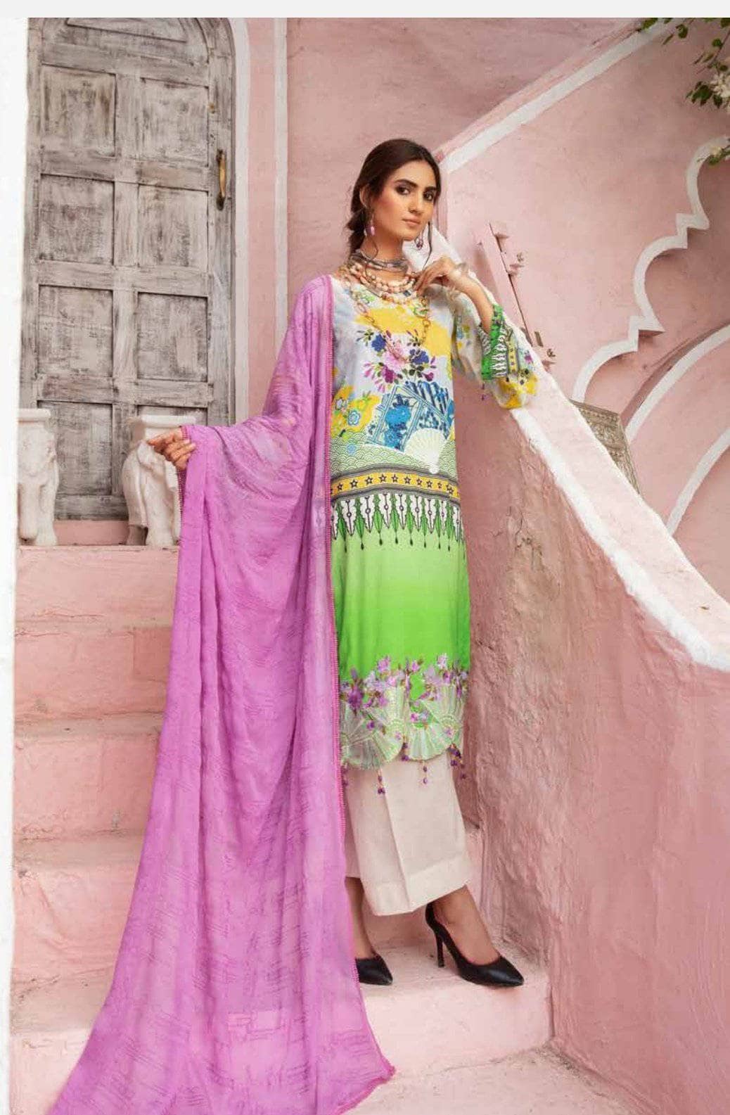 img_hoor_lawn_by_riaz_arts_awwal_boutiqur