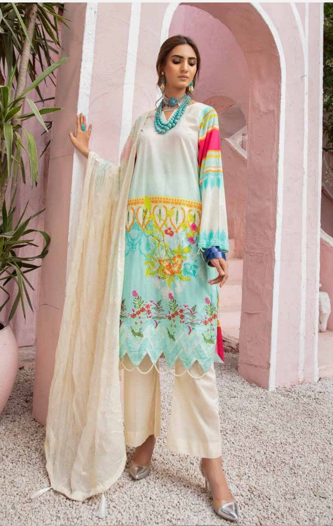 img_hoor_lawn_by_riaz_arts_awwal_boutiqur