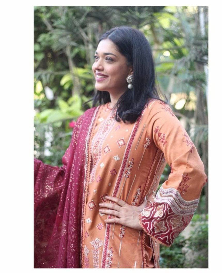 img_qalamkar_luxury_lawn_2021_awwal_boutique