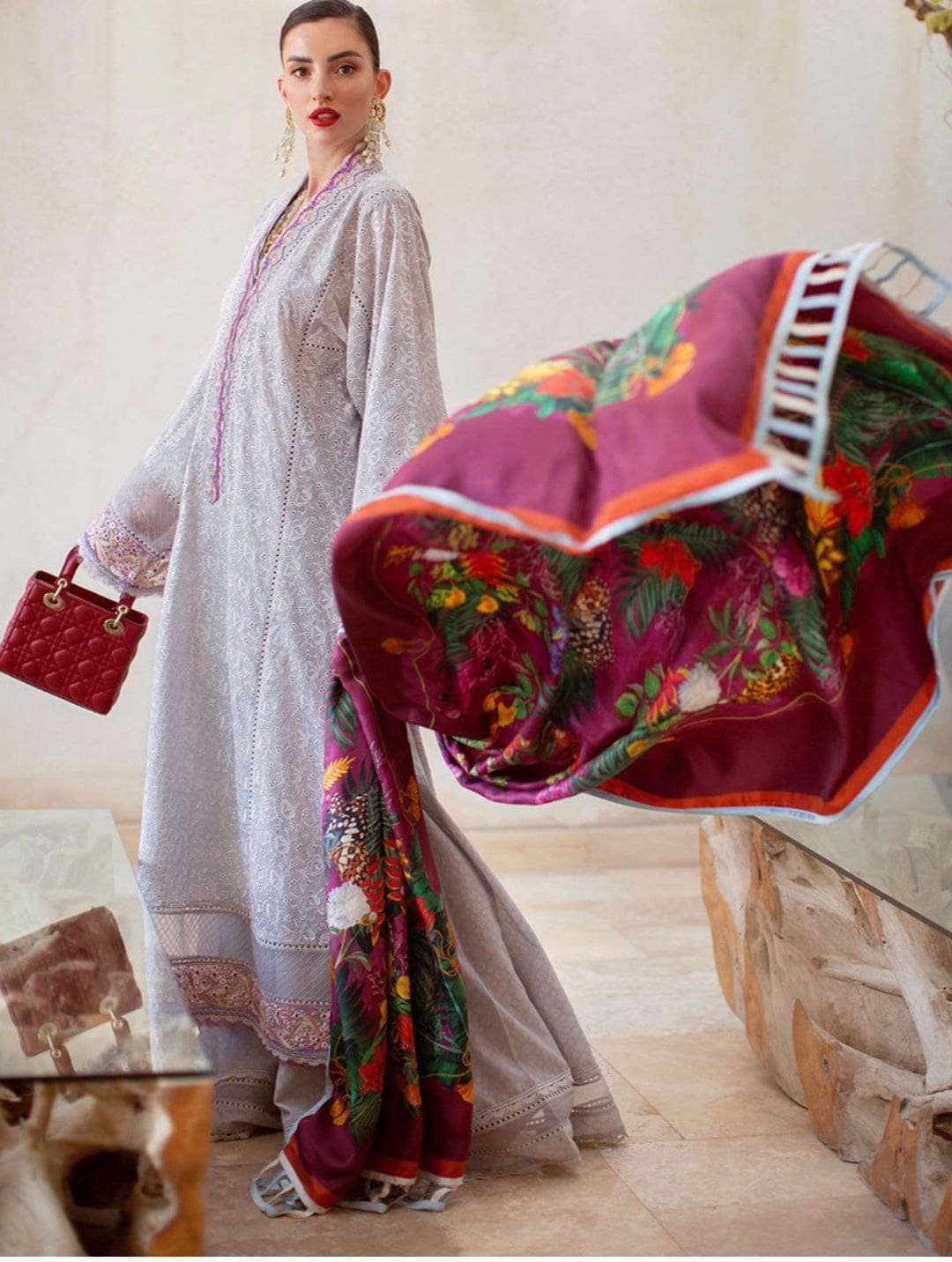 img_farah_talib_aziz_lawn_2021_awwal_boutique