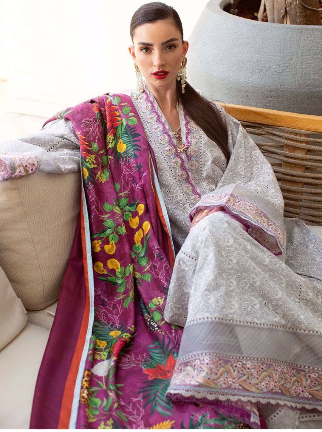 img_farah_talib_aziz_lawn_2021_awwal_boutique