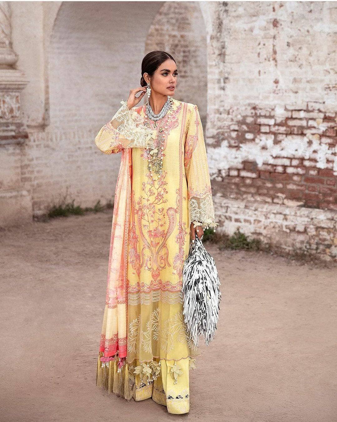 img_sana_safinaz_lawn_2021_awwal_boutique