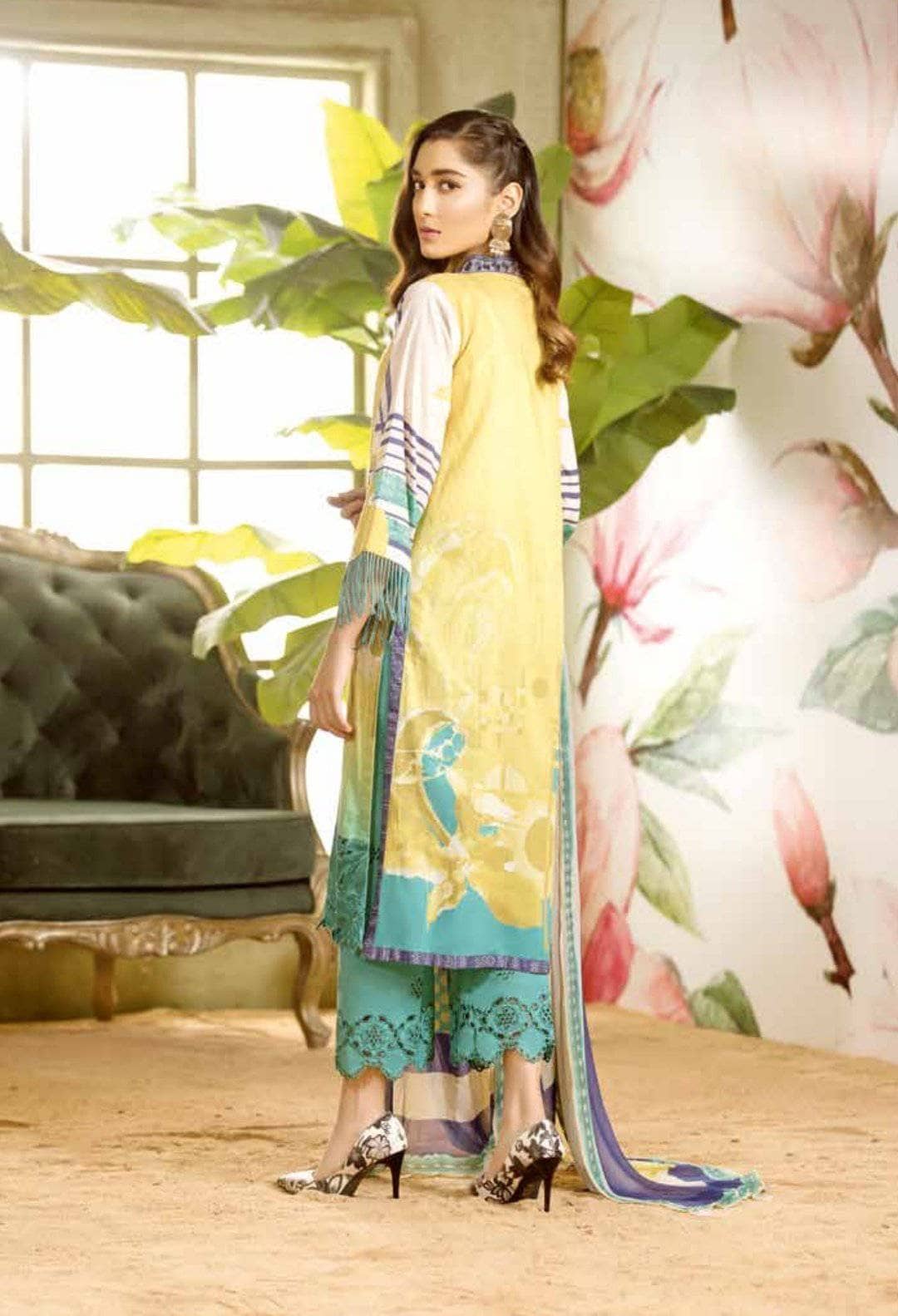img_charizma_infinity_lawn_2021_awwal_boutique