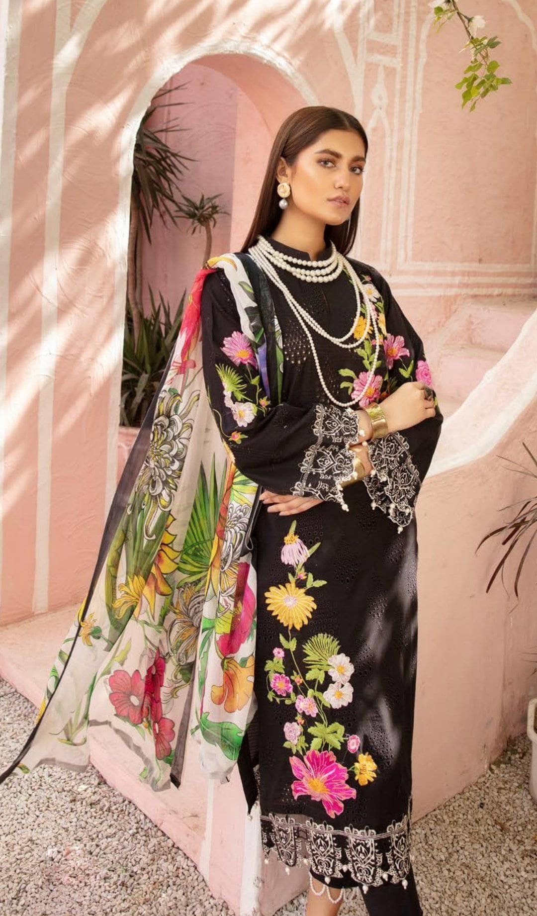 img_mina_lawn_by_riaz_arts_awwal_boutique