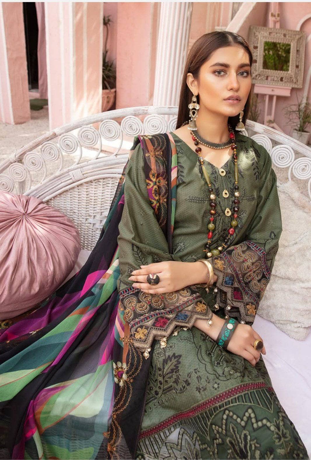 img_mina_lawn_by_riaz_arts_awwal_boutique