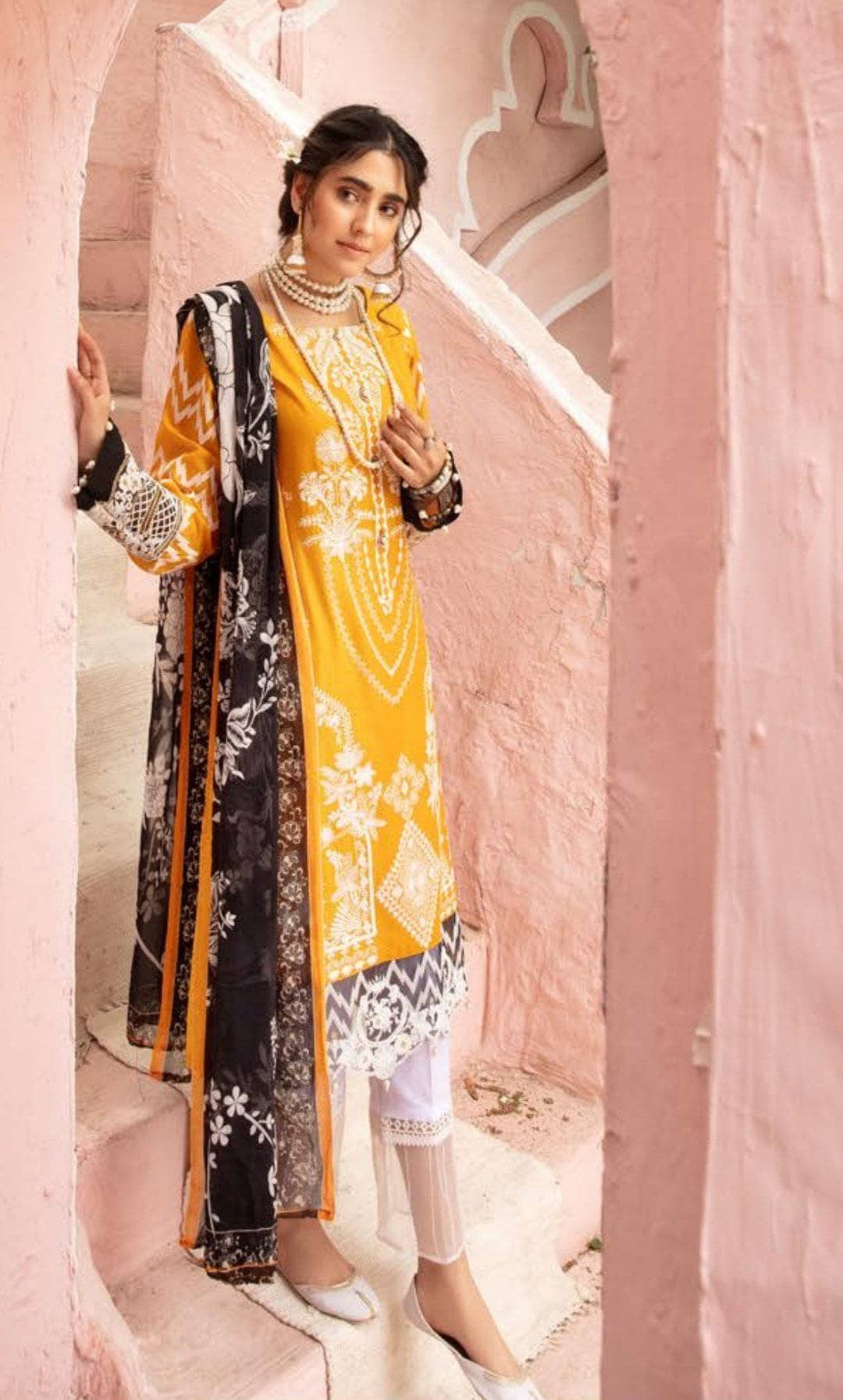 img_mina_lawn_by_riaz_arts_awwal_boutique