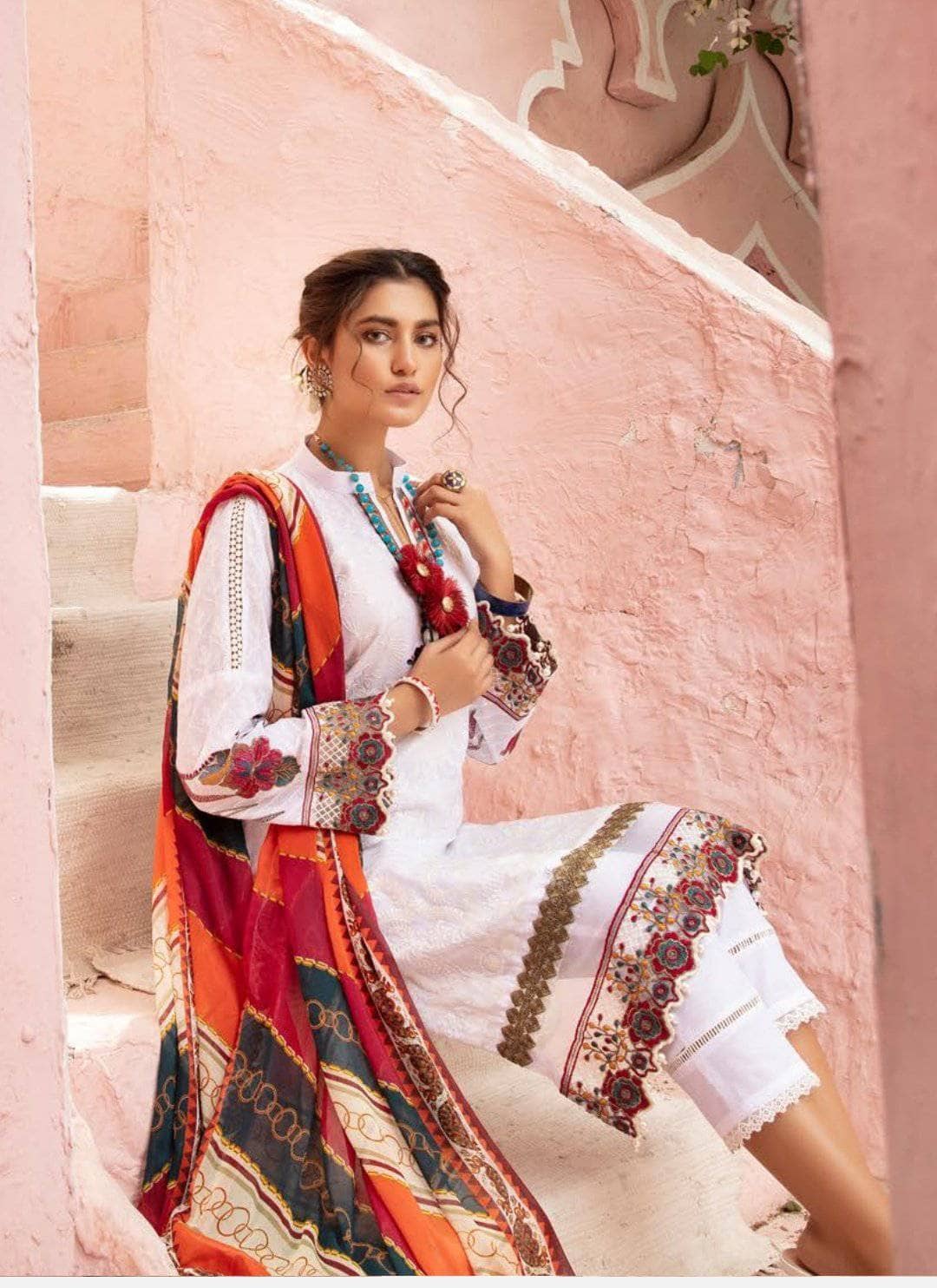 img_mina_lawn_by_riaz_arts_awwal_boutique