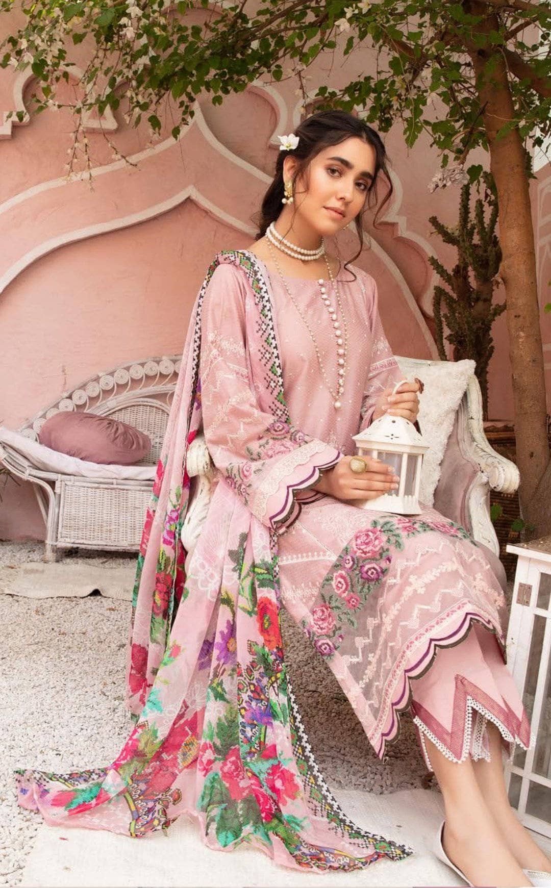 img_mina_lawn_by_riaz_arts_awwal_boutique