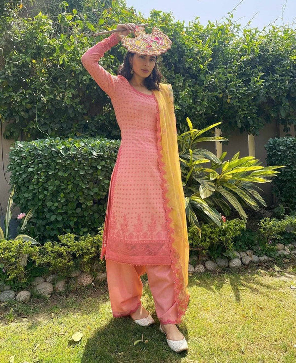img_spotted_in_zara_shahjahan_lawn_2021_awwal_boutique