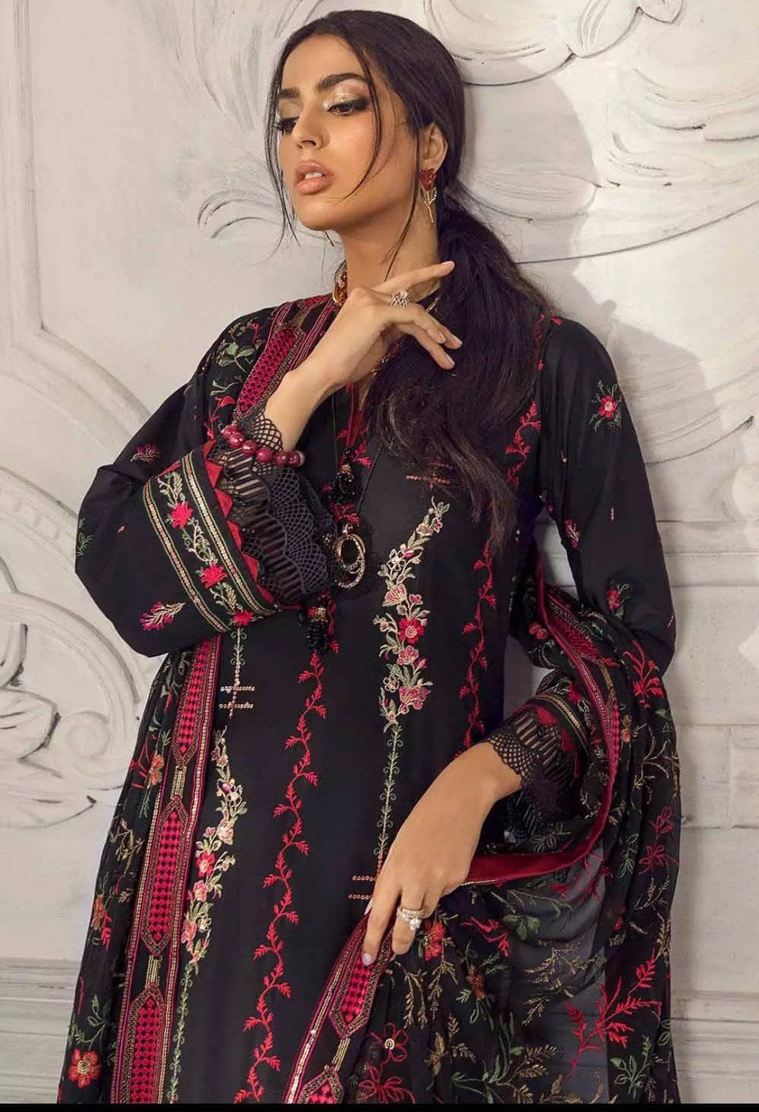 img_gul_ahmed_luxury_collection_2021_awwal_boutique