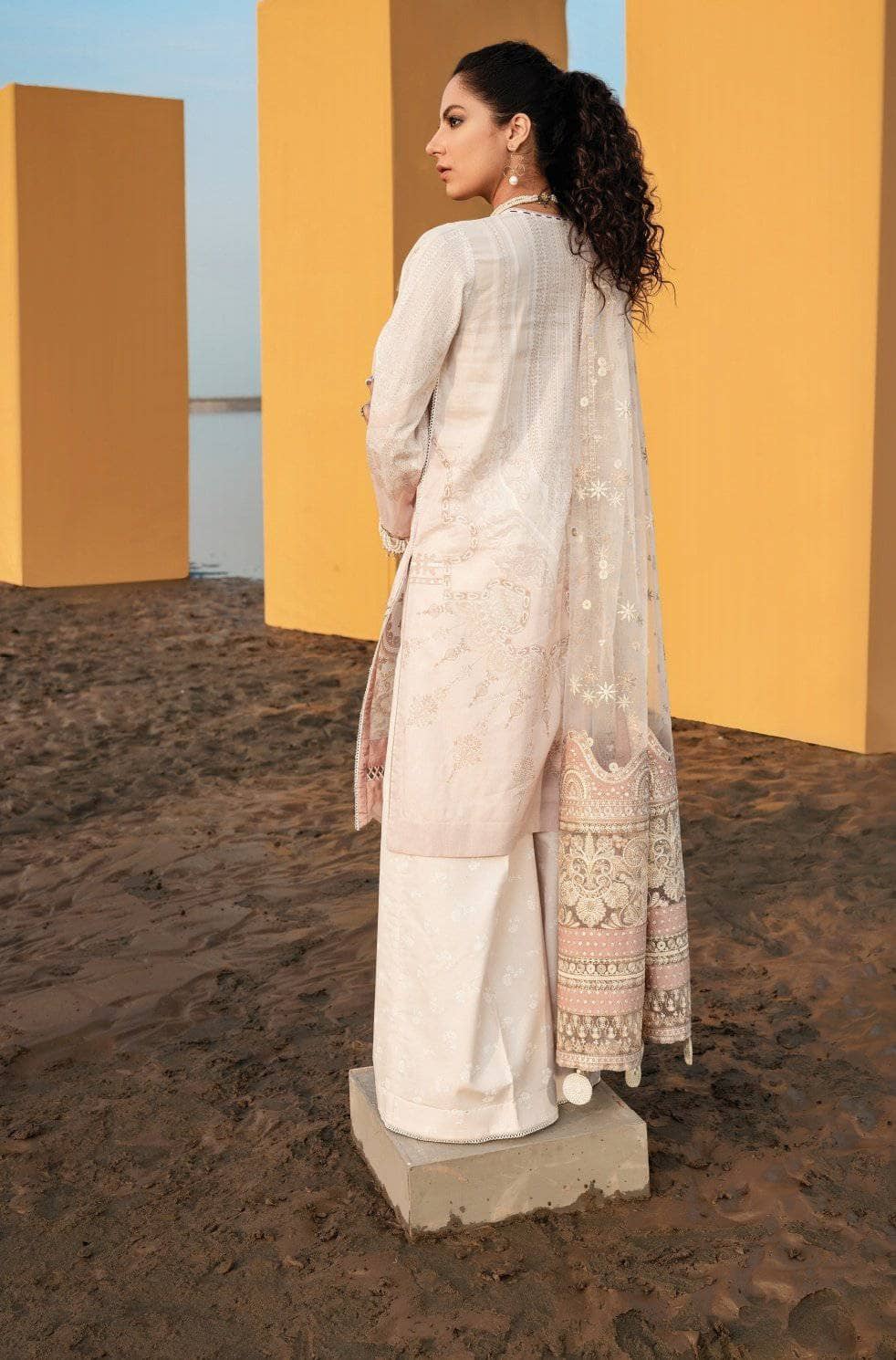 img_baroque_lawn_2021_awwal_boutique