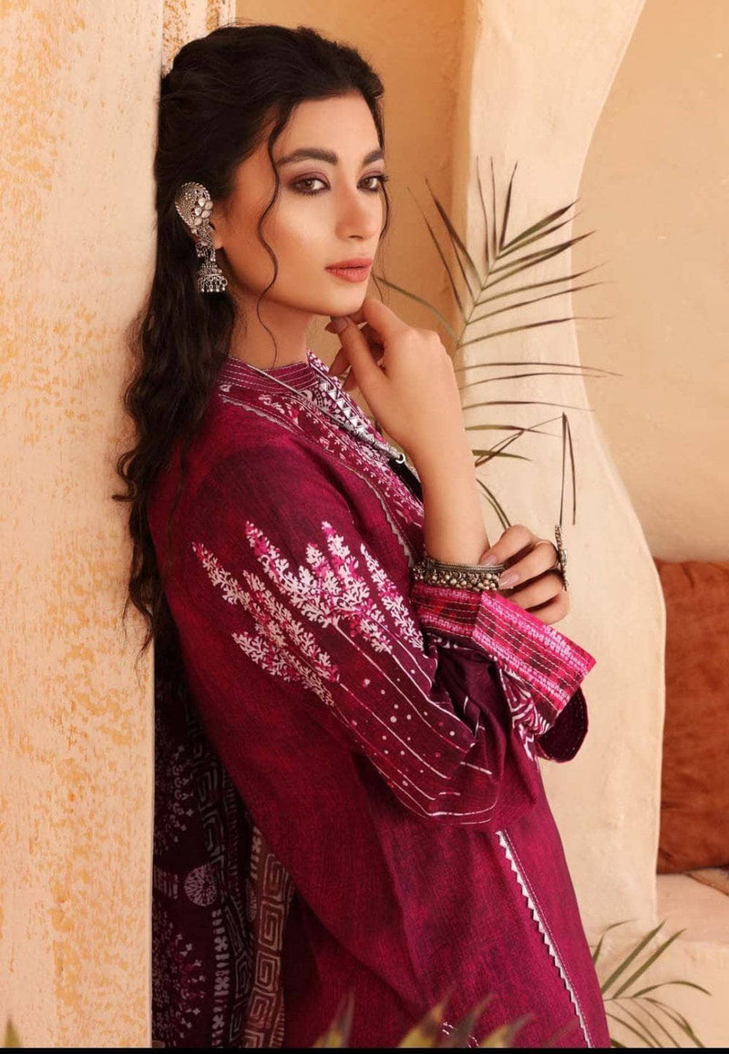 img_gul_ahmed_lawn_2021_batik_prints_awwal_boutique