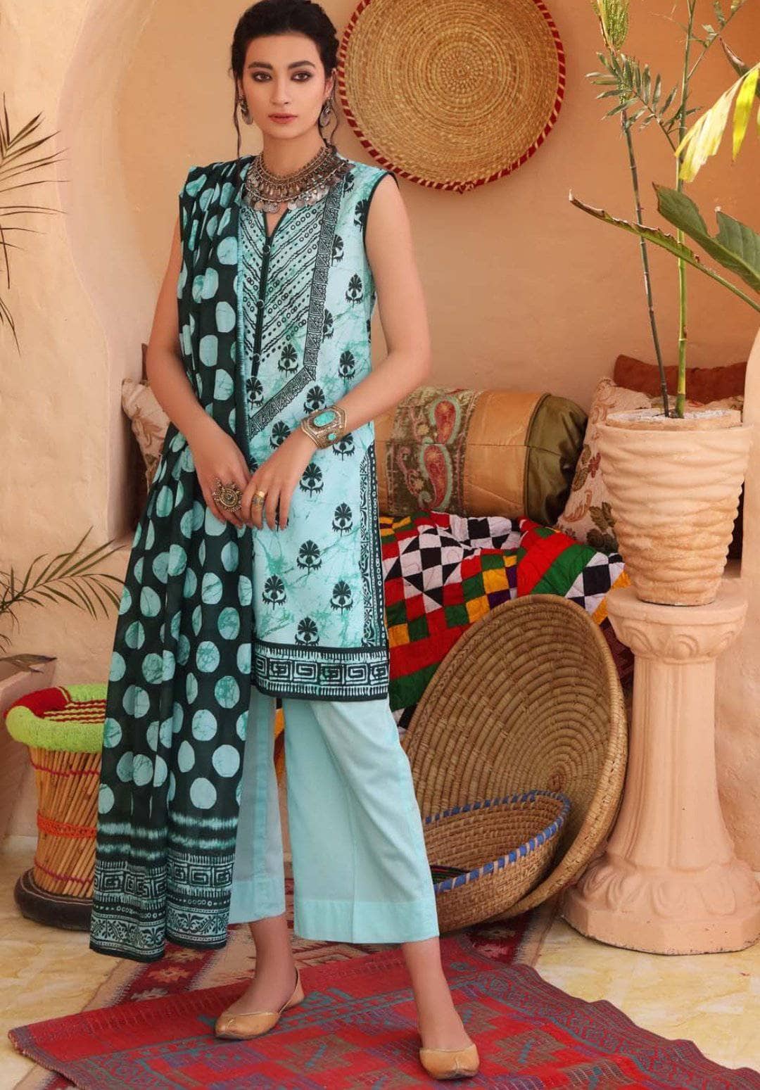 img_gul_ahmed_lawn_2021_batik_prints_awwal_boutique