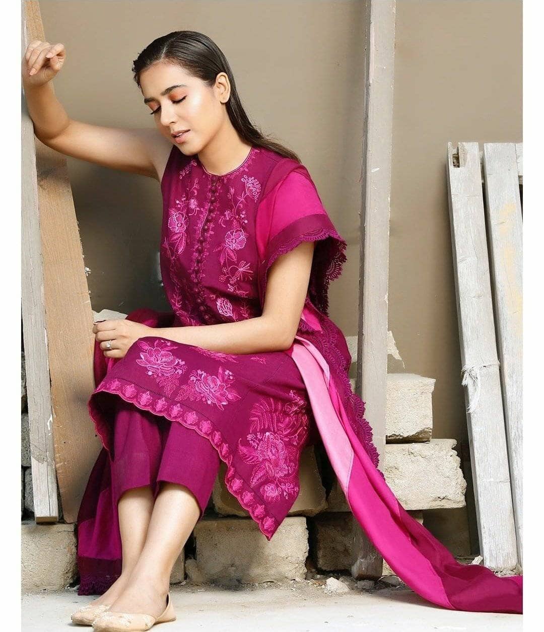 img_zaha_lawn_2021_awwal_boutique