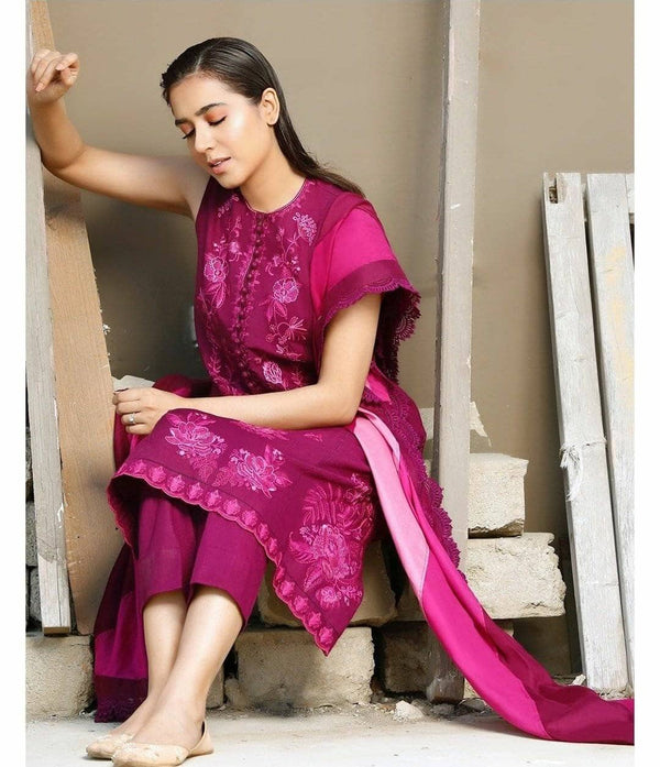 img_zaha_lawn_2021_awwal_boutique