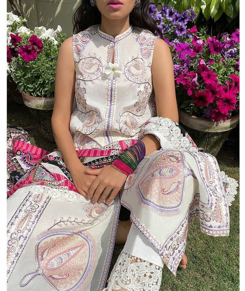 img_zaha_lawn_2021_awwal_boutique