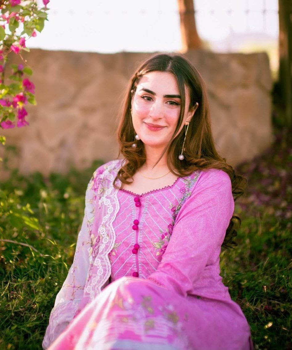 Spotted in Gul Ahmed Luxury/BCT 32/Lawn