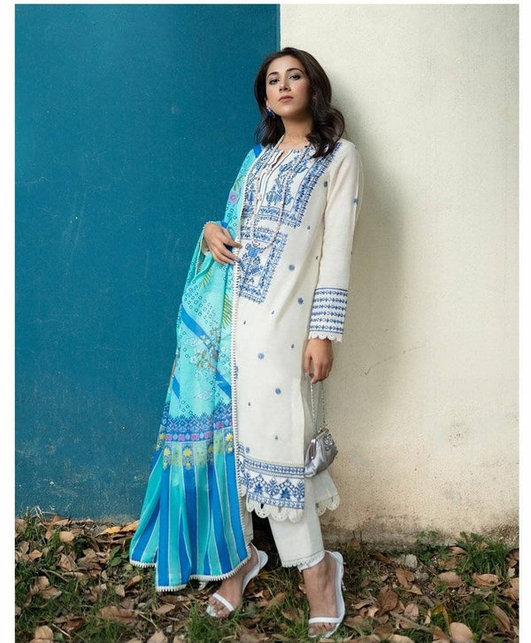 img_zaha_lawn_2021_awwal_boutique