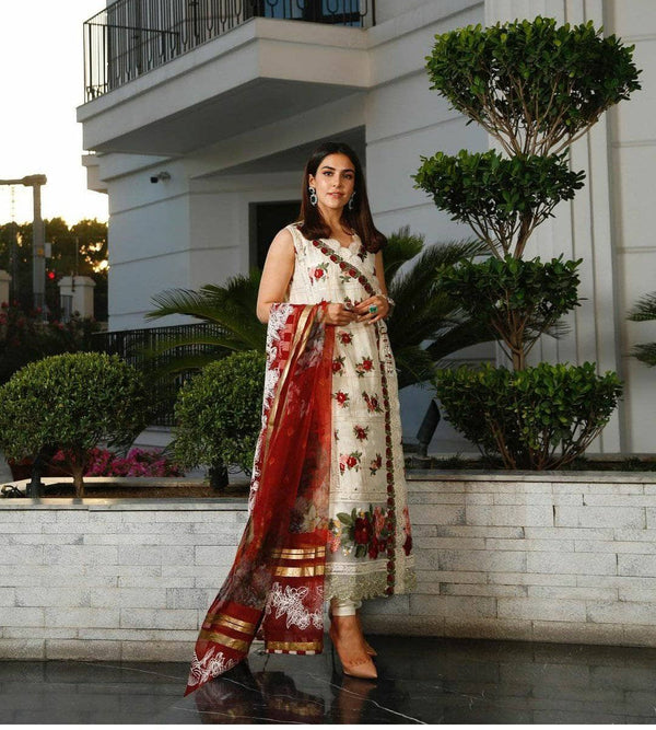 img_crimson_lawn_by_saira_shakira_awwal_boutique