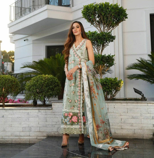img_crimson_lawn_by_saira_shakira_awwal_boutique