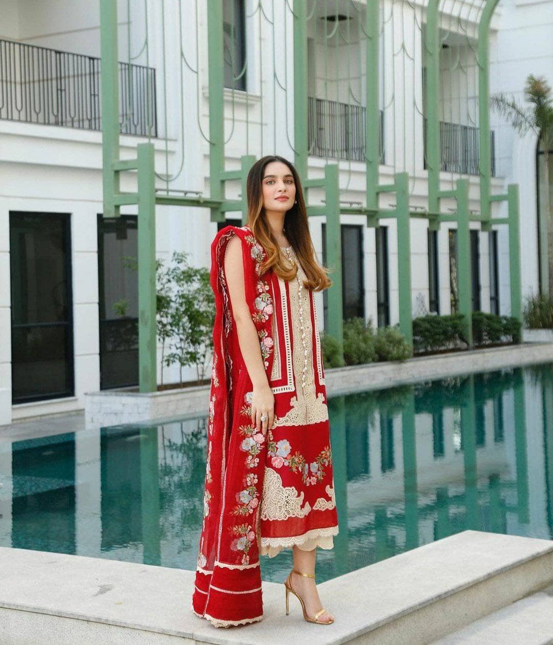 img_crimson_lawn_by_saira_shakira_awwal_boutique