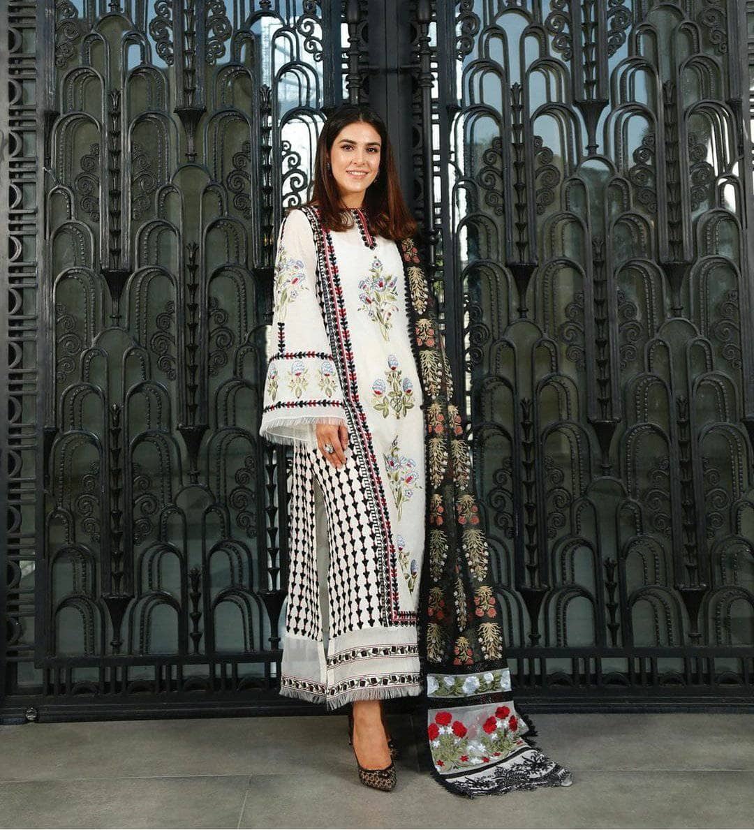 img_crimson_lawn_by_saira_shakira_2021_awwal_boutique