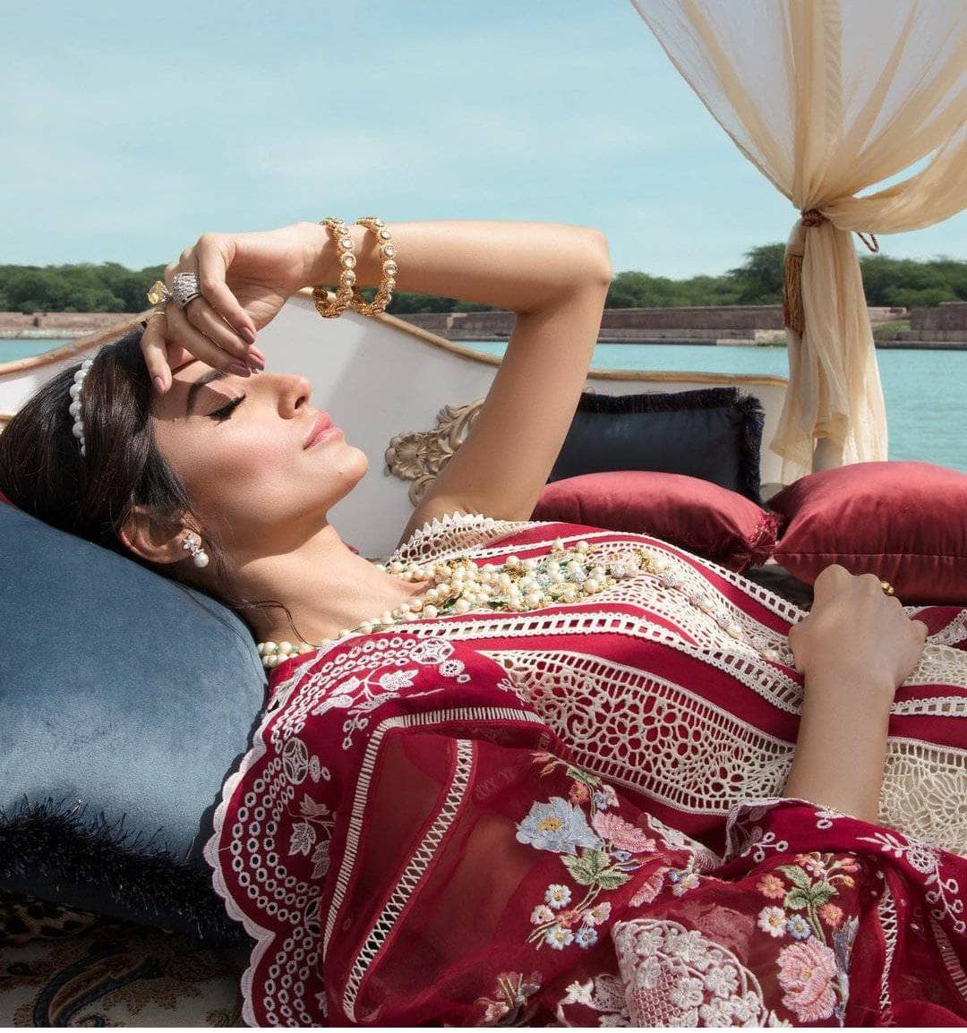 img_crimson_lawn_by_saira_shakira_awwal_boutique