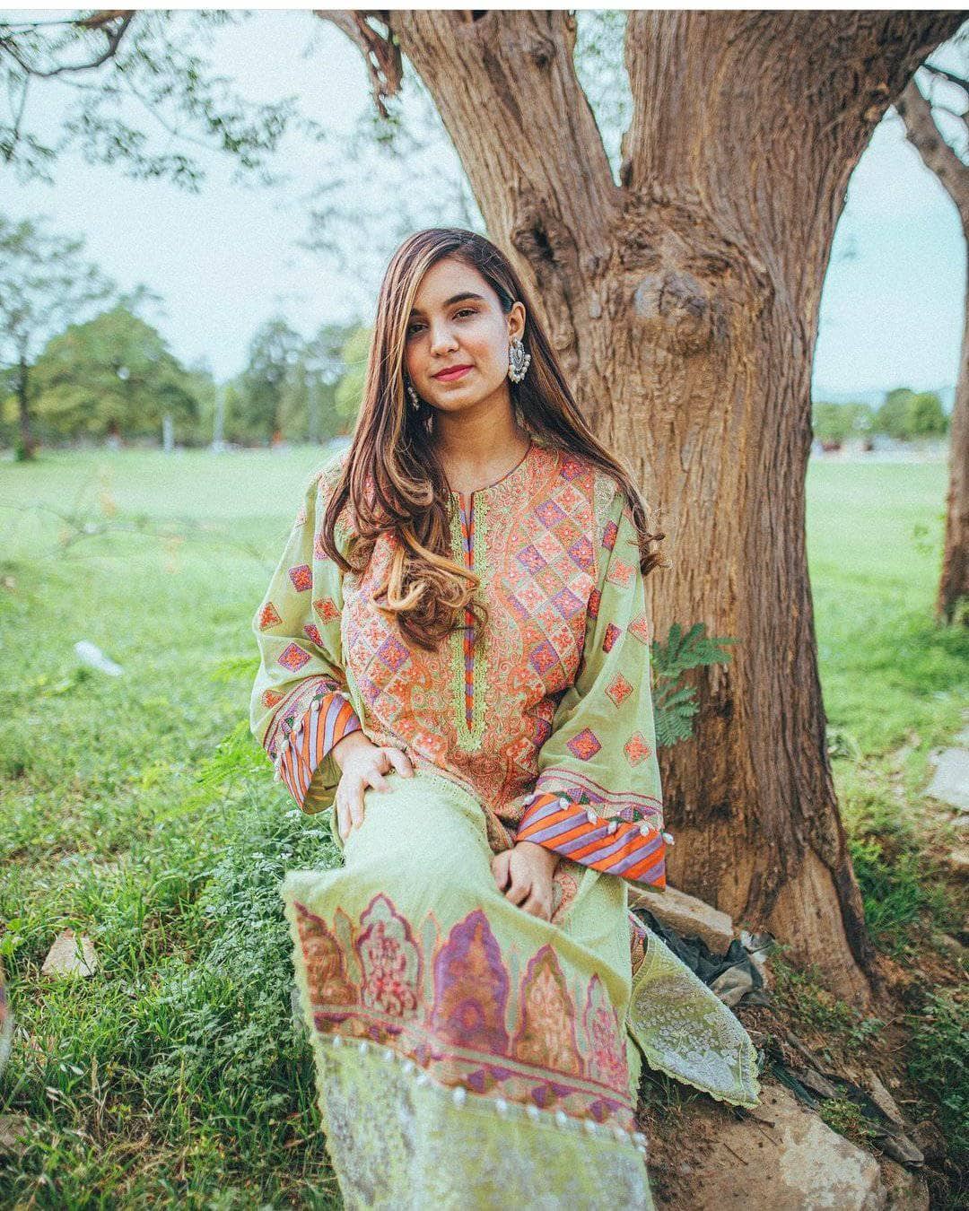 img_maryam_hussain_luxury_lawn_2021_awwal_boutique