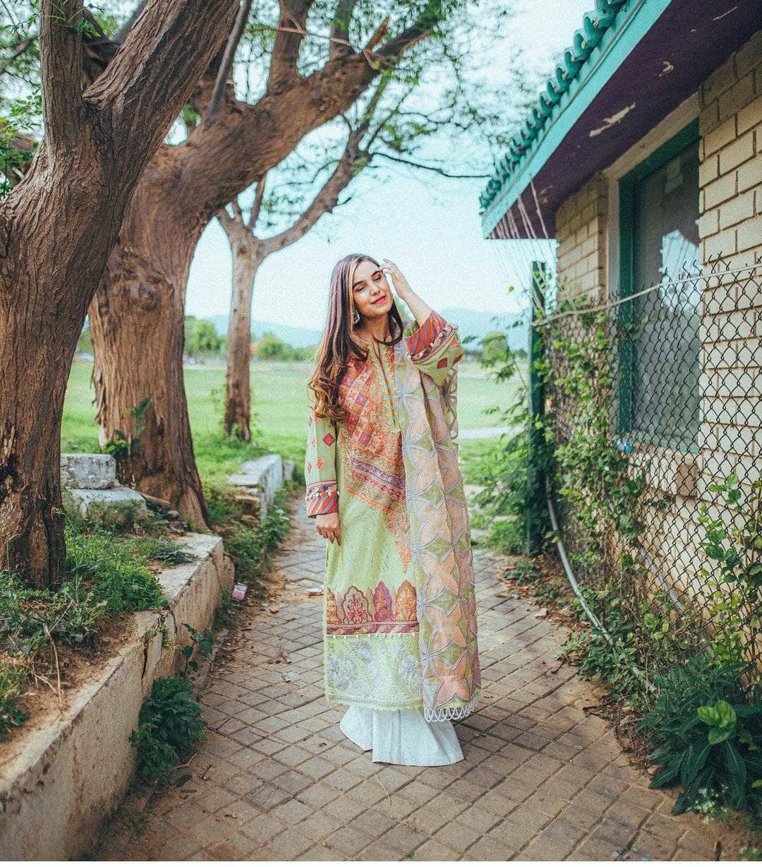 img_maryam_hussain_luxury_lawn_2021_awwal_boutique
