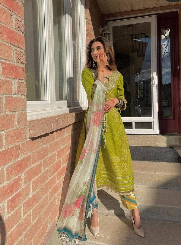 img_maria_b_m_prints_lawn_2021_awwal_boutique