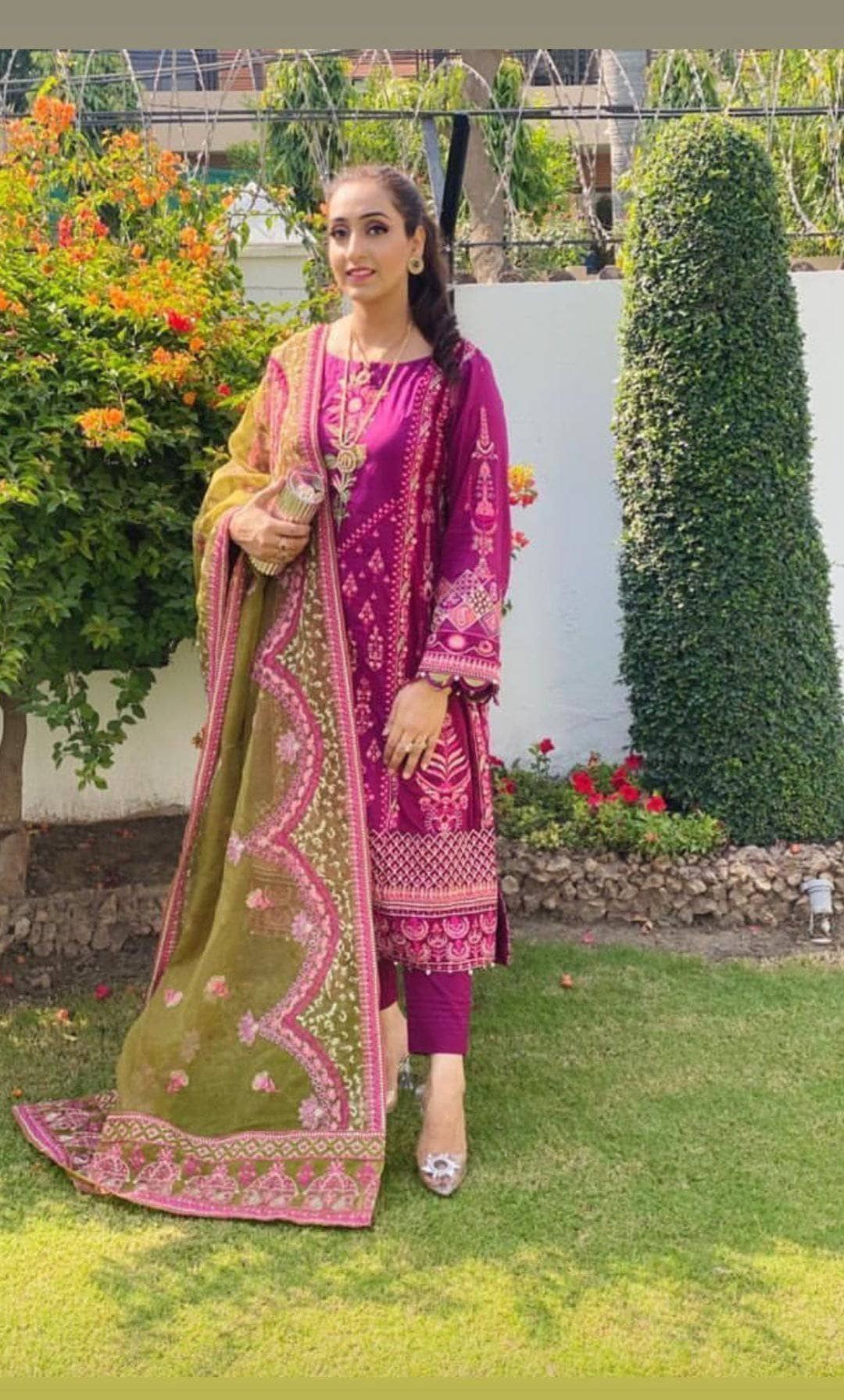 img_maryam_hussain_luxury_lawn_2021_awwal_boutique