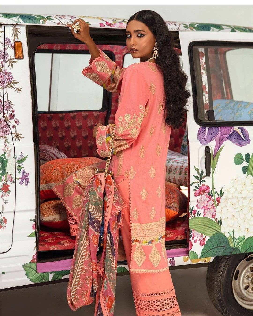 img_sana_safinaz_mahay_lawn_2021_awwal_boutique