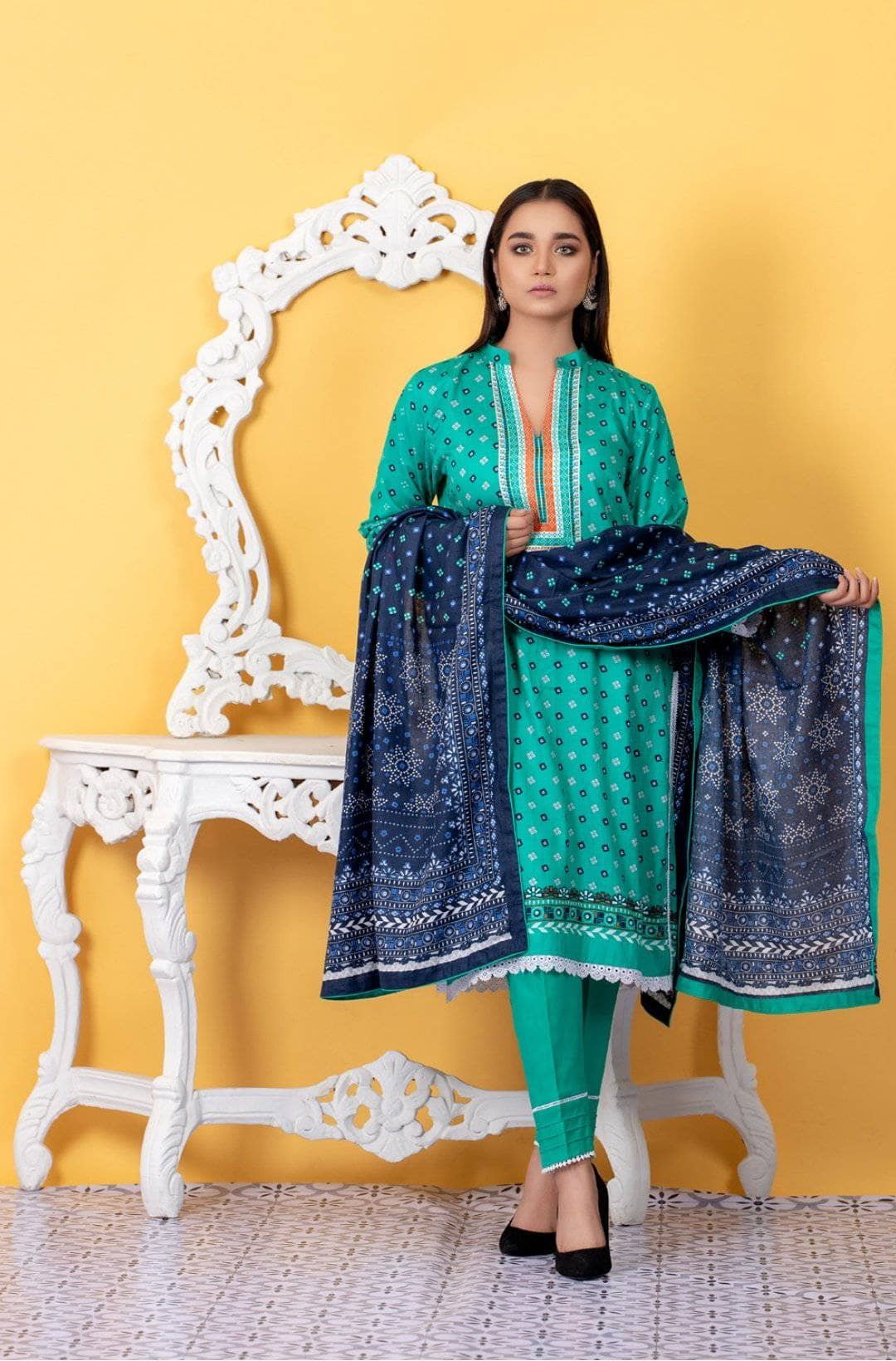 img_sahil_economy_lawn_collection_awwal_boutique_black_and_white