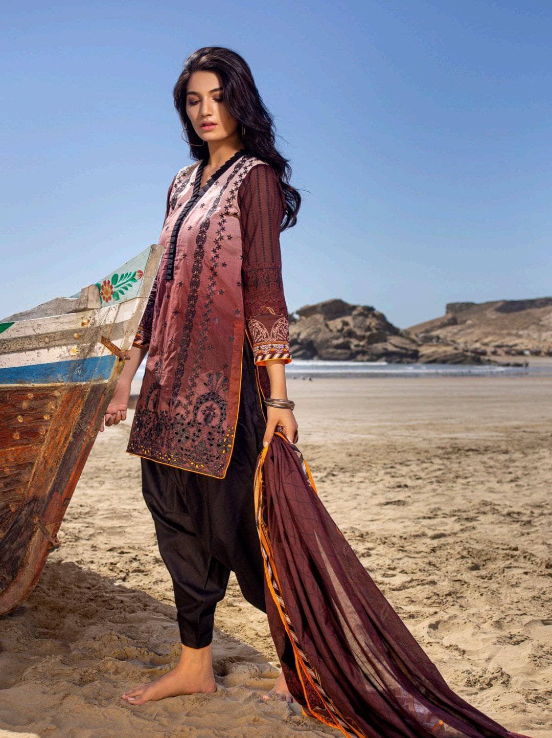 img_ravishing_embroidered_lawn_by_z_s_textiles_awwal_boutique