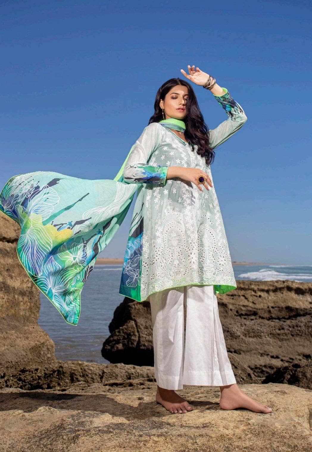 img_ravishing_embroidered_lawn_by_z_s_textiles_awwal_boutique