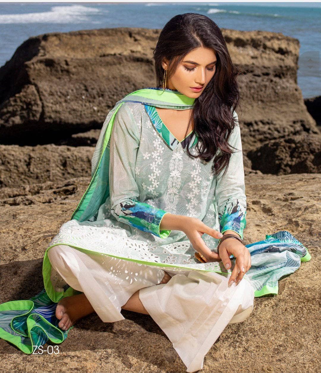 img_ravishing_embroidered_lawn_by_z_s_textiles_awwal_boutique