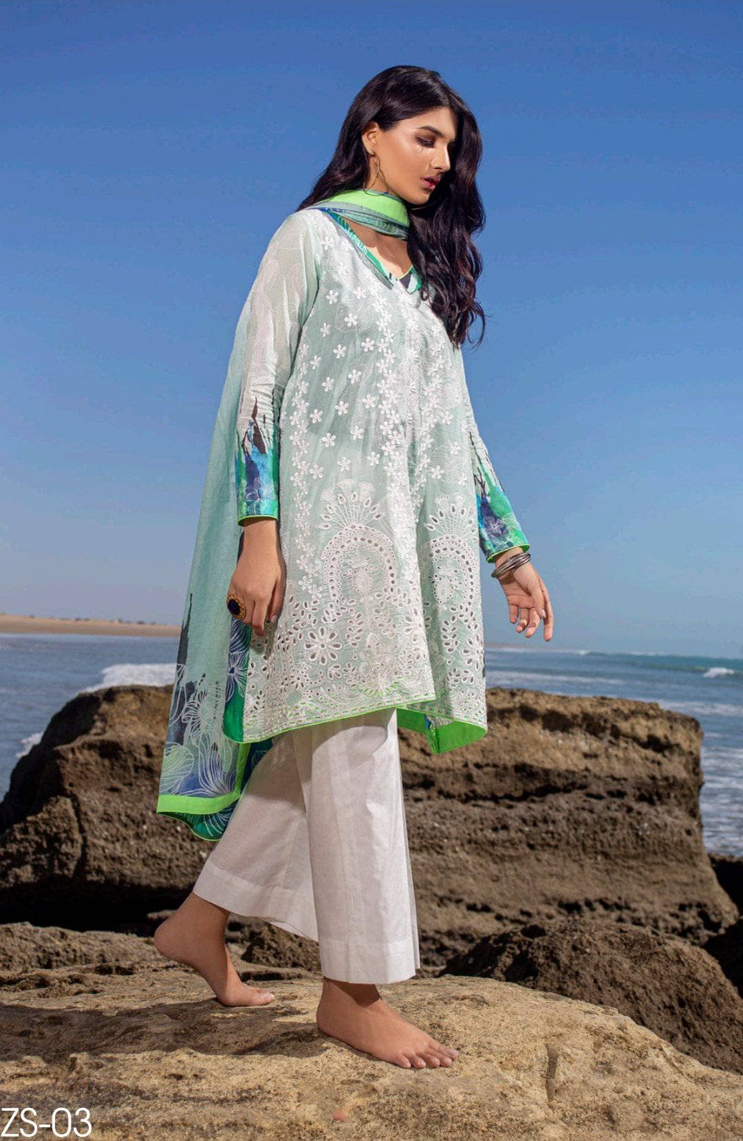 img_ravishing_embroidered_lawn_by_z_s_textiles_awwal_boutique