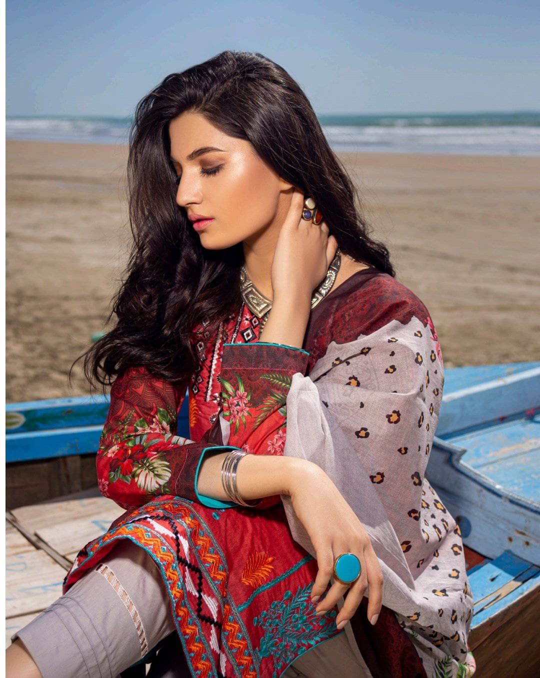 img_ravishing_embroidered_lawn_by_z_s_textiles_awwal_boutique