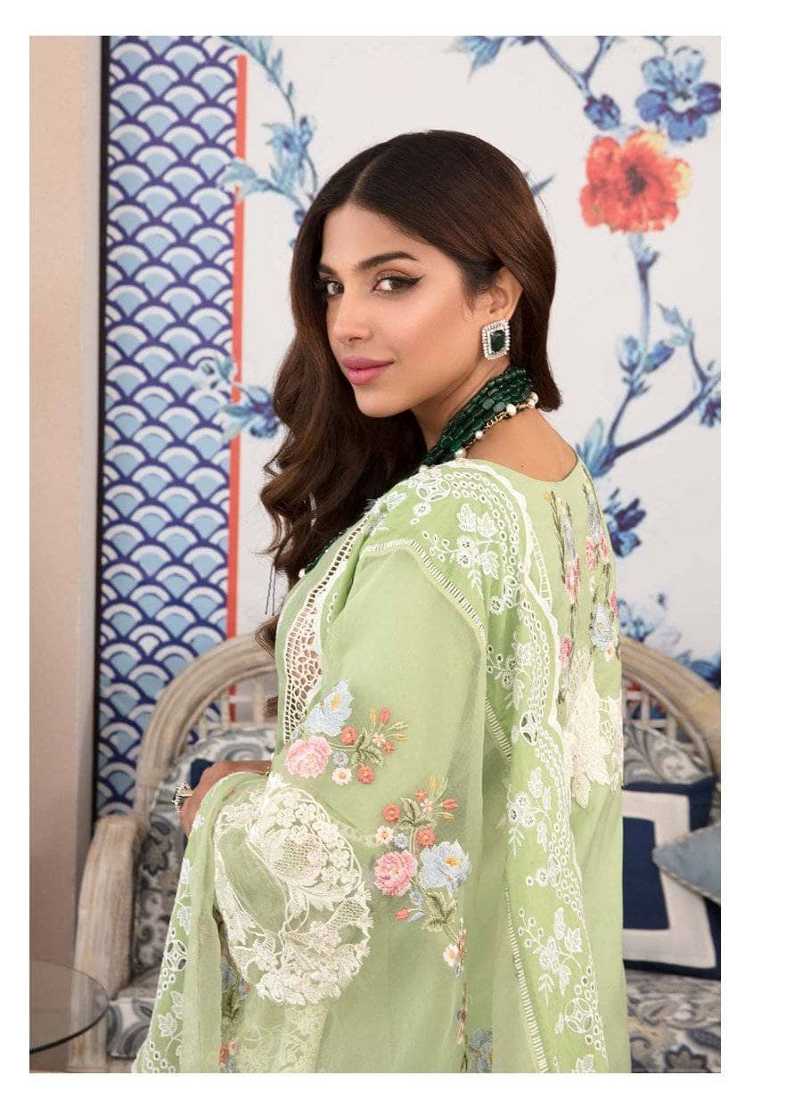 img_crimson_lawn_by_saira_shakira_awwal_boutique