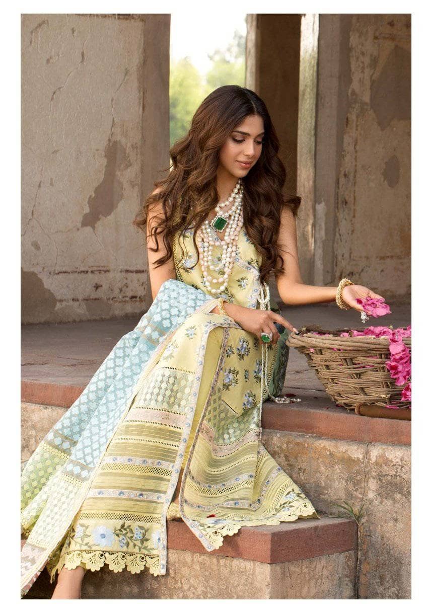 img_crimson_lawn_by_saira_shakira_awwal_boutique