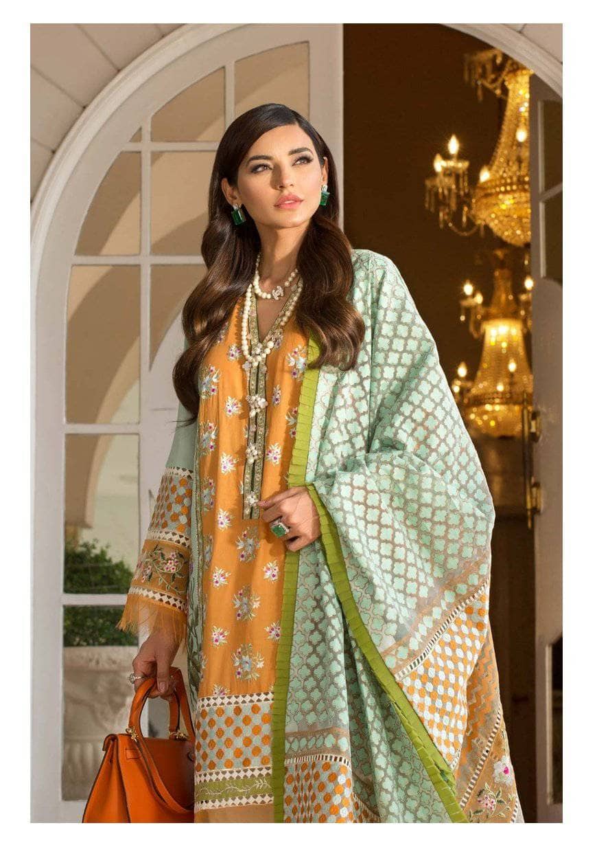 img_crimson_lawn_by_saira_shakira_awwal_boutique