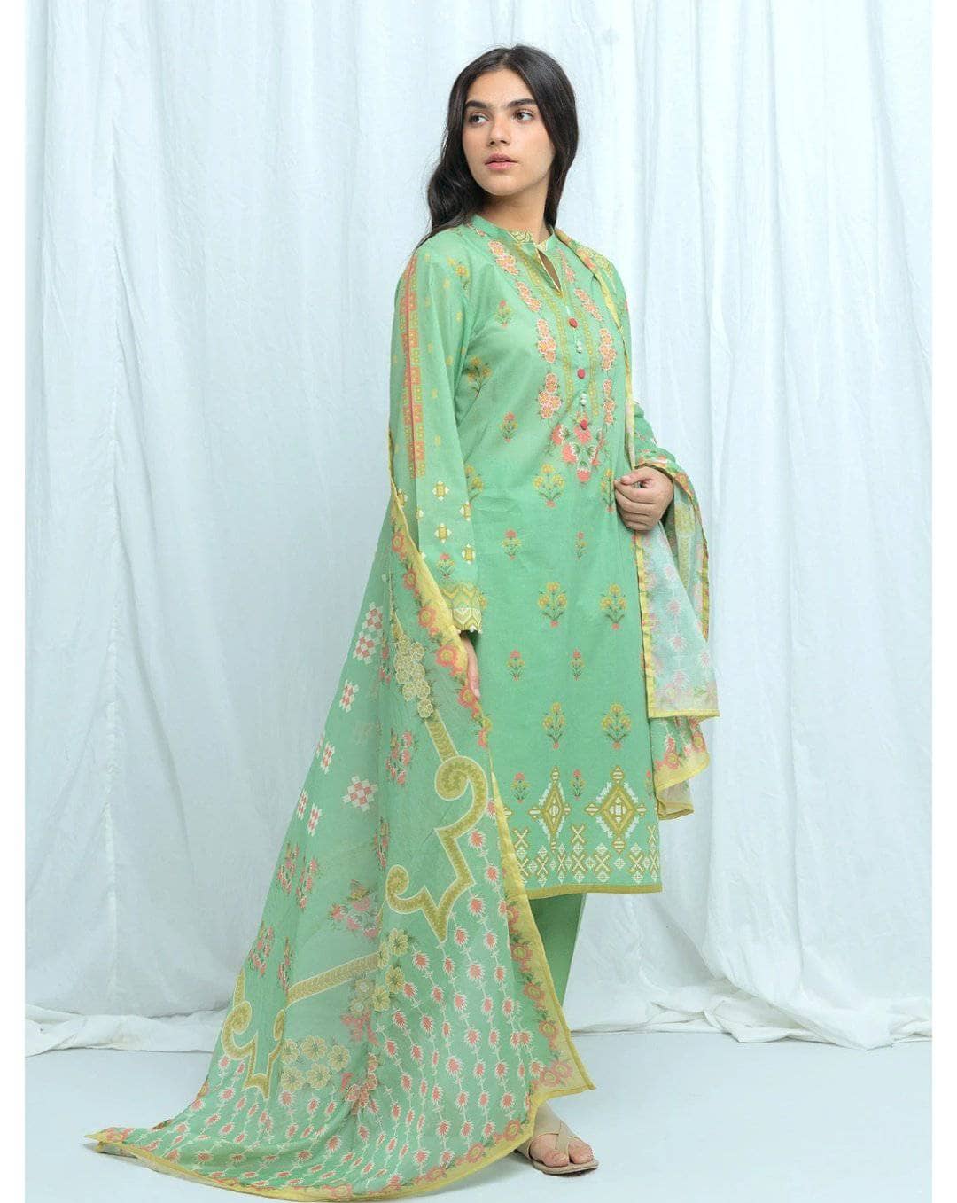 img_beechtree_lawn_2021_awwal_boutique