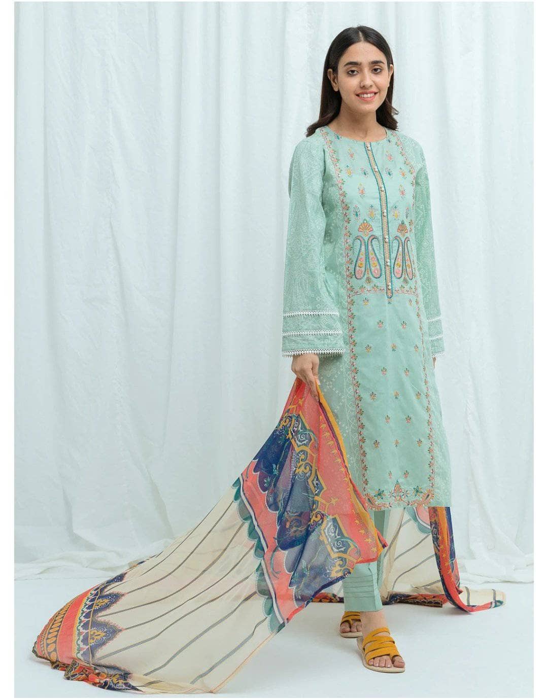 img_beechtree_lawn_2021_awwal_boutique