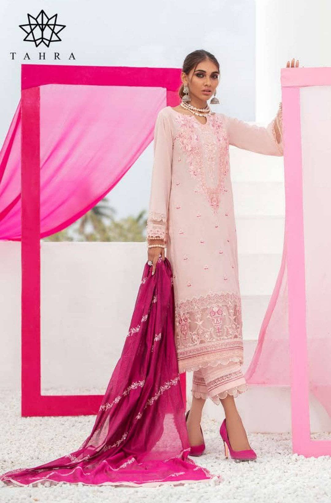 img_zainab_chottani_tahra_eid_lawn_2021_awwal_boutique