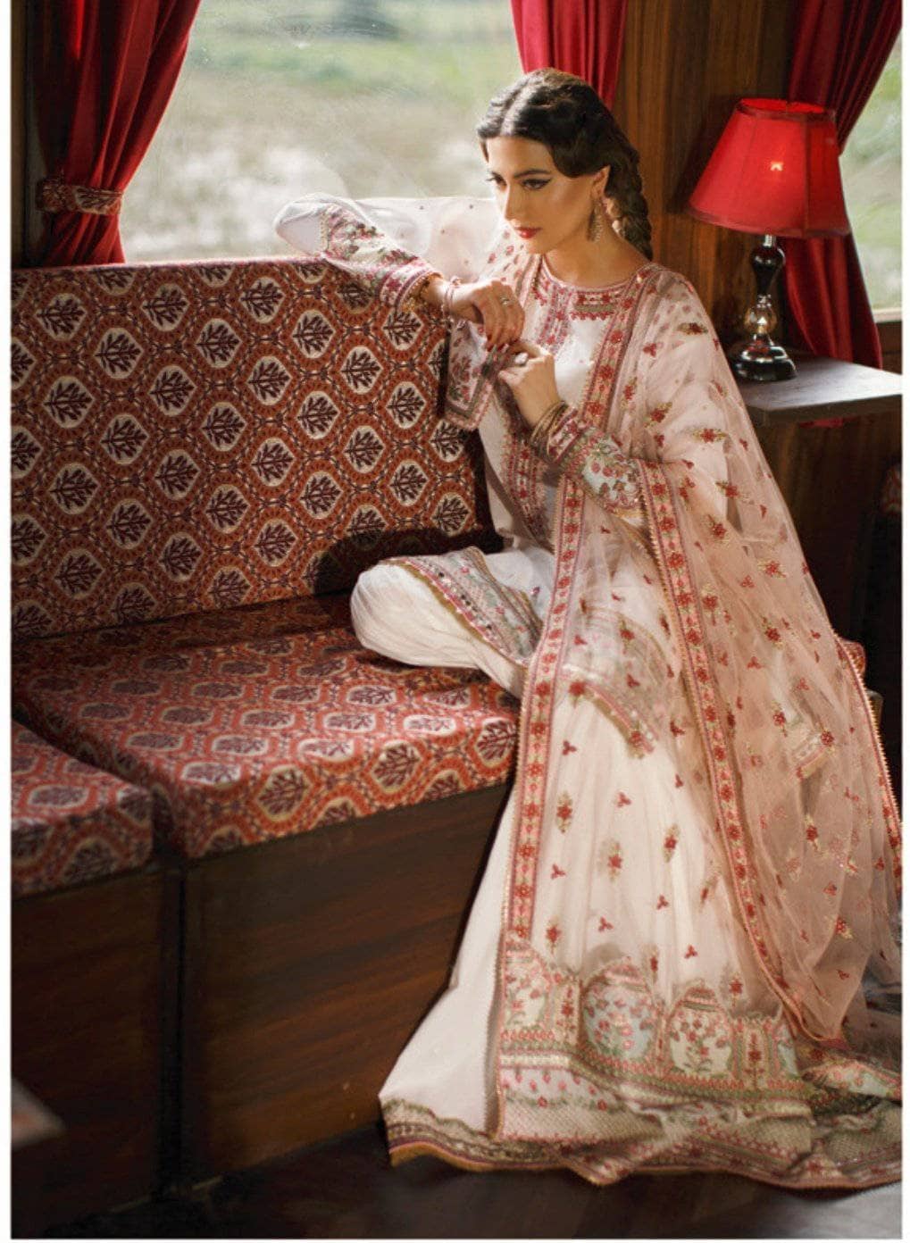 img_qalamkar_luxury_lawn_2021_awwal_boutique