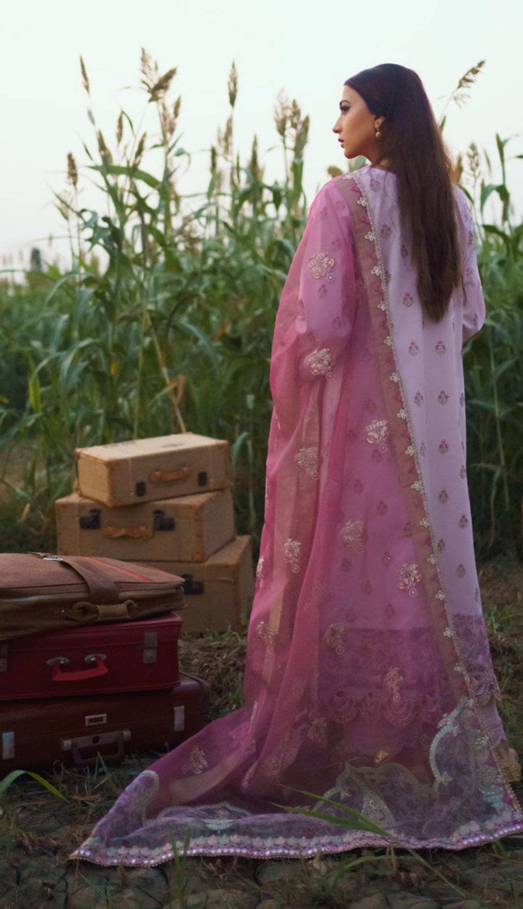 img_qalamkar_luxury_lawn_2021_awwal_boutique