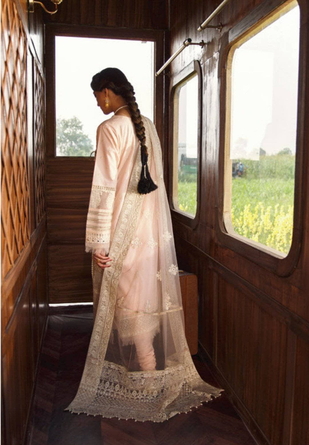 img_qalamkar_luxury_lawn_2021_awwal_boutique