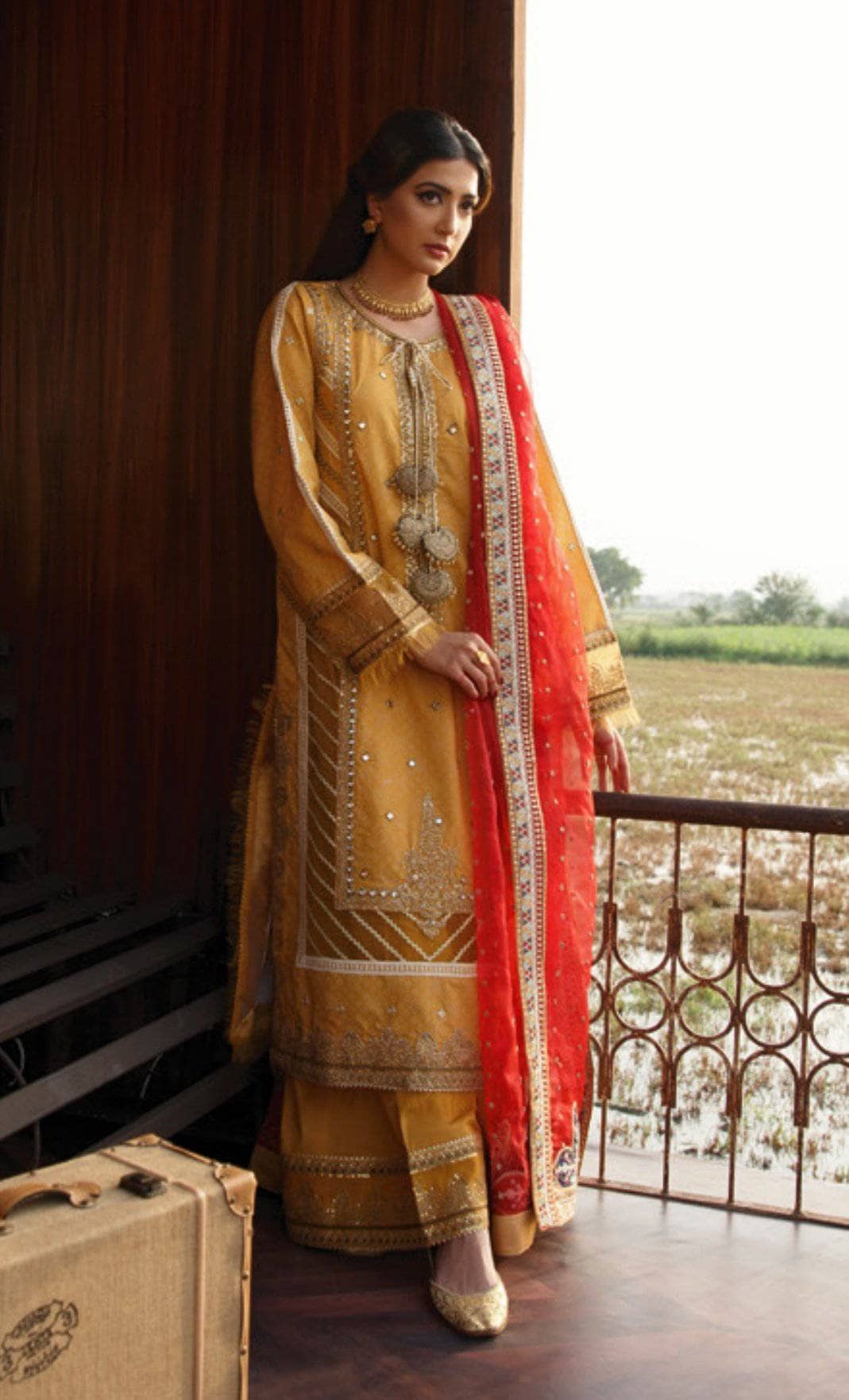 img_qalamkar_luxury_lawn_2021_awwal_boutique